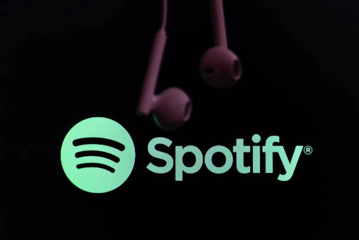 Spotify Explores AI-Generated Playlists Through User Input